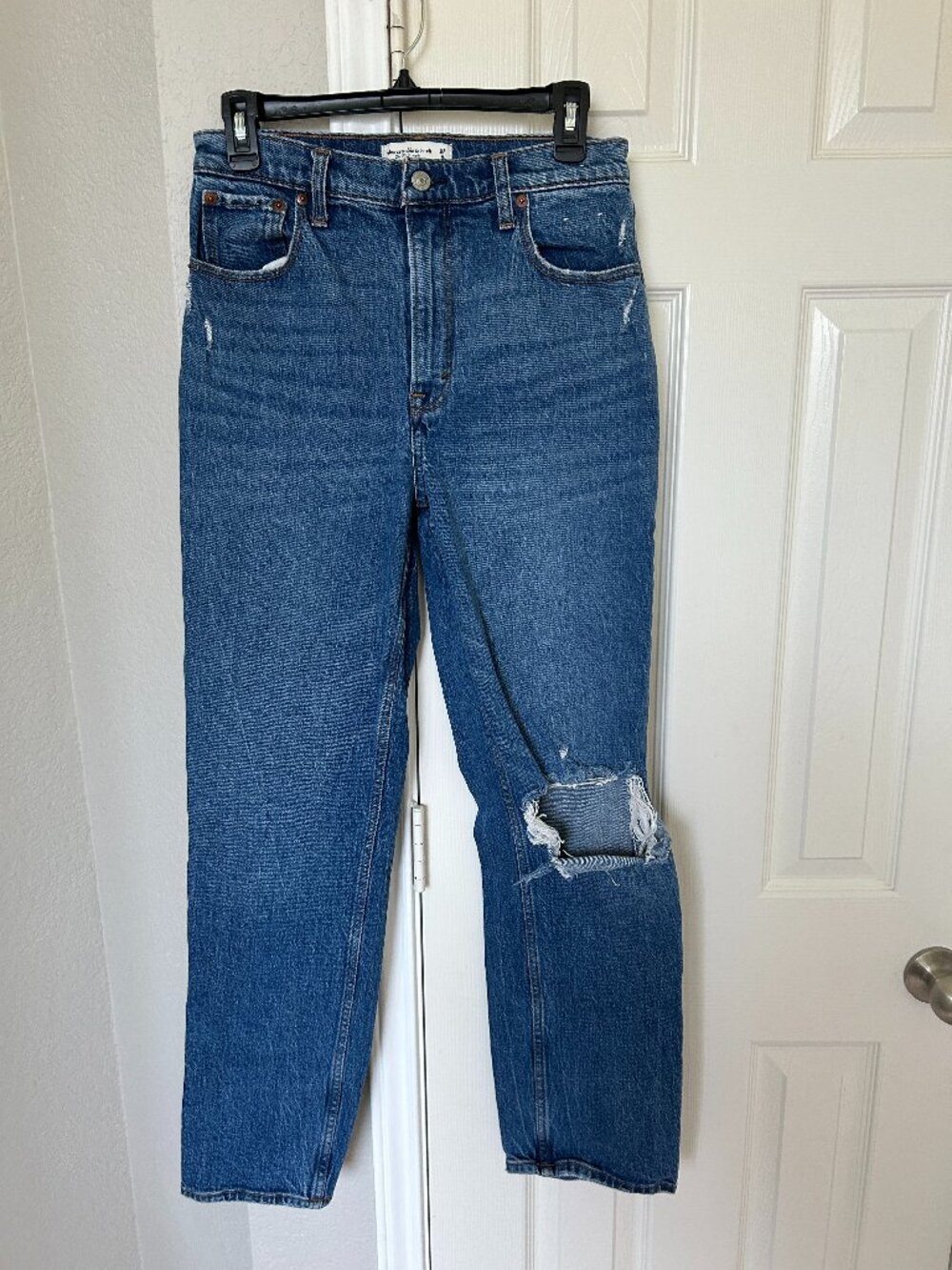 Abercrombie & Fitch 90's Straight Ultra High Rise Distressed Jean - Size 29/8R